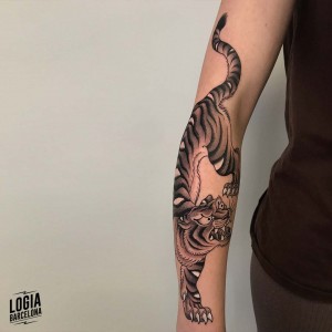 tatuaje_brazos_tigre_tradicional_japones_logiabarcelona_laia_desole